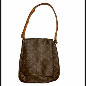 Authentic Louis Vuitton MusetteSalsa short mono